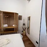 Regina Ai Navigli - Sky Tv, Wifi And Breakfast Box 아파트