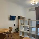 Regina Ai Navigli - Sky Tv, Wifi And Breakfast Box 아파트 밀라노