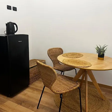 Regina Ai Navigli - Sky Tv, Wifi And Breakfast Box Lägenhet